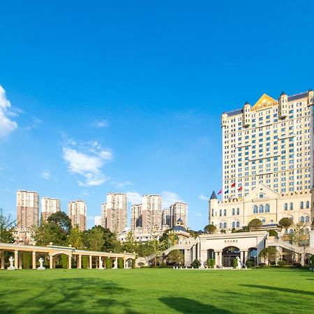 Отель Wyndham Grand Kunming East Экстерьер фото