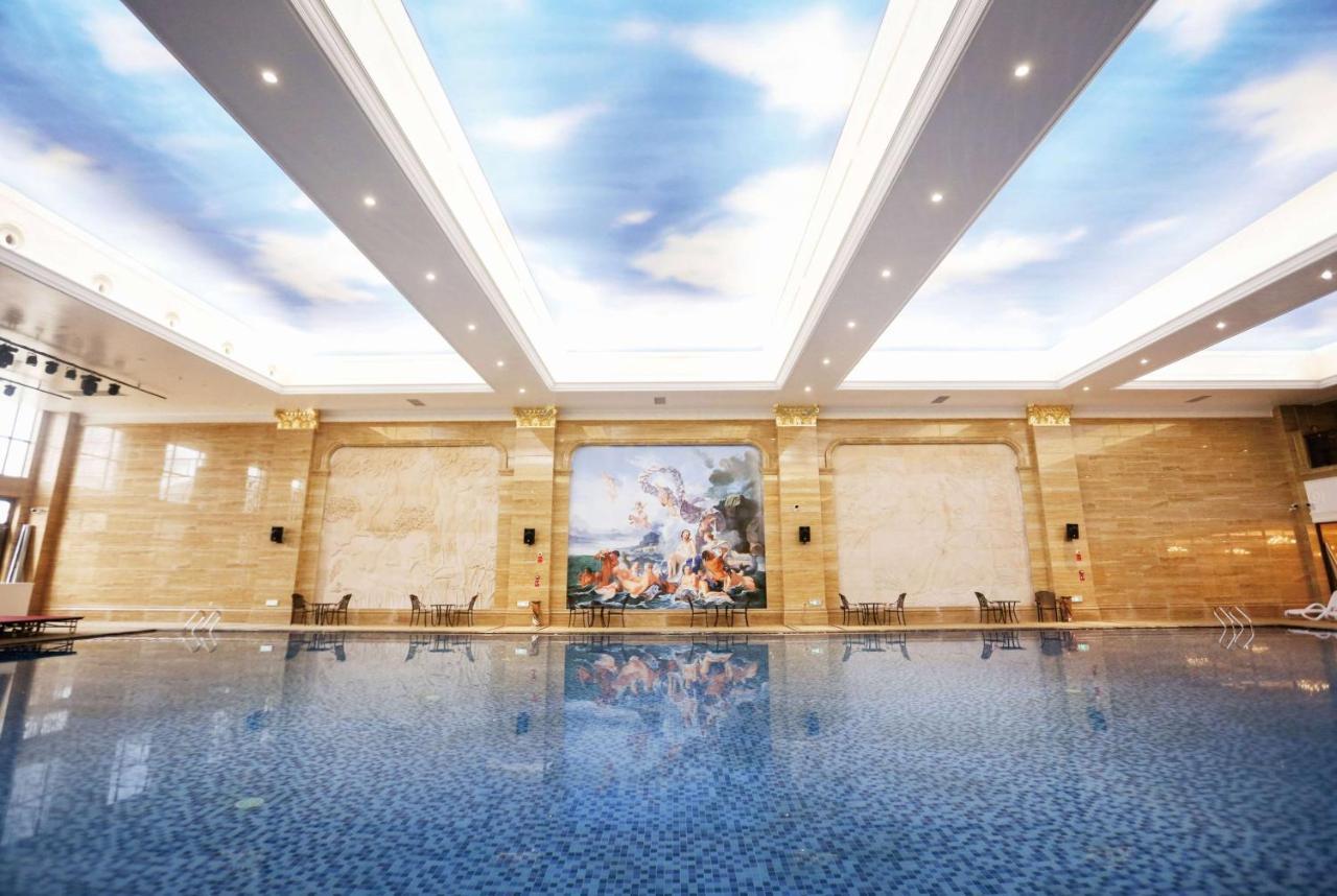 Отель Wyndham Grand Kunming East Экстерьер фото