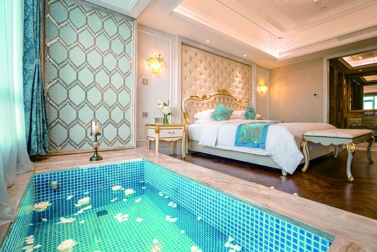 Отель Wyndham Grand Kunming East Экстерьер фото