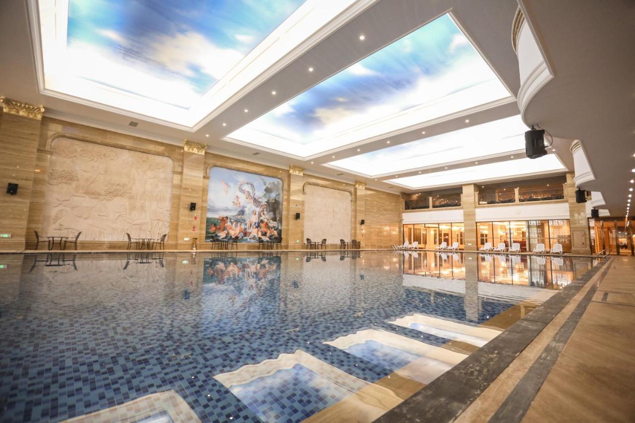 Отель Wyndham Grand Kunming East Экстерьер фото