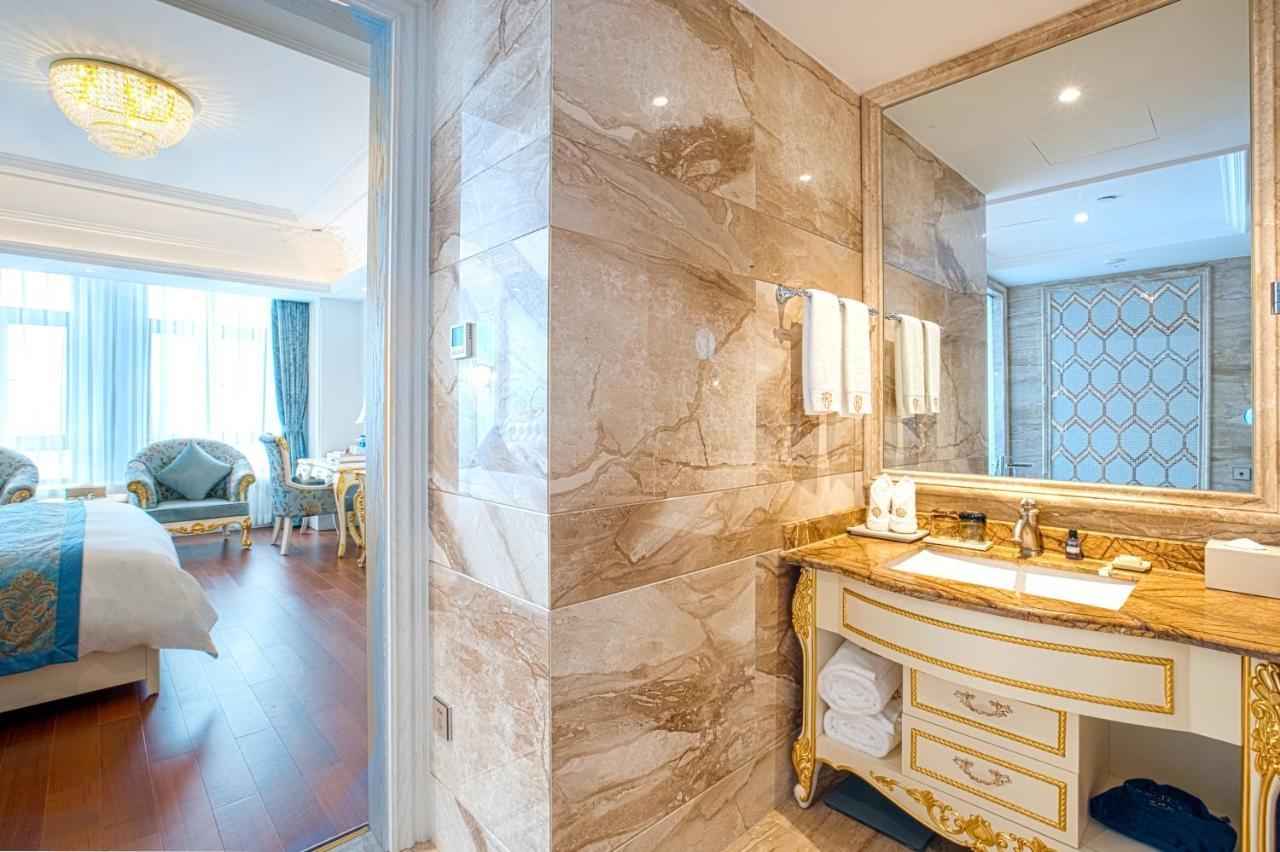 Отель Wyndham Grand Kunming East Экстерьер фото
