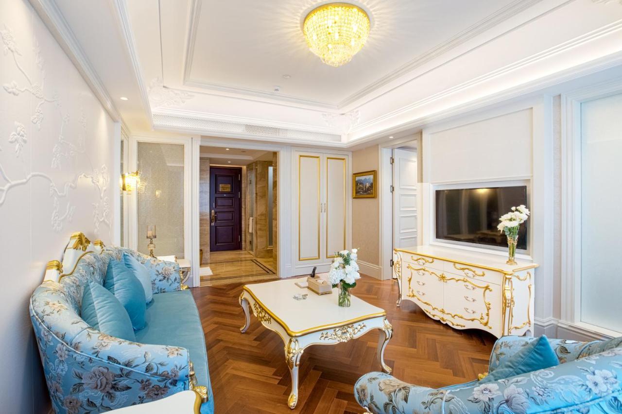 Отель Wyndham Grand Kunming East Экстерьер фото
