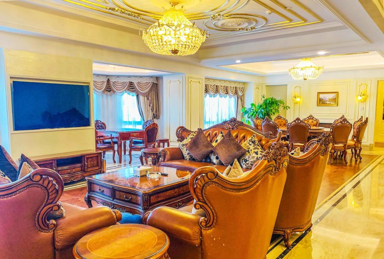 Отель Wyndham Grand Kunming East Экстерьер фото