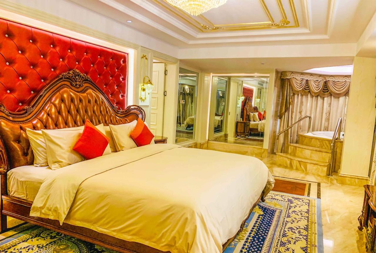 Отель Wyndham Grand Kunming East Экстерьер фото