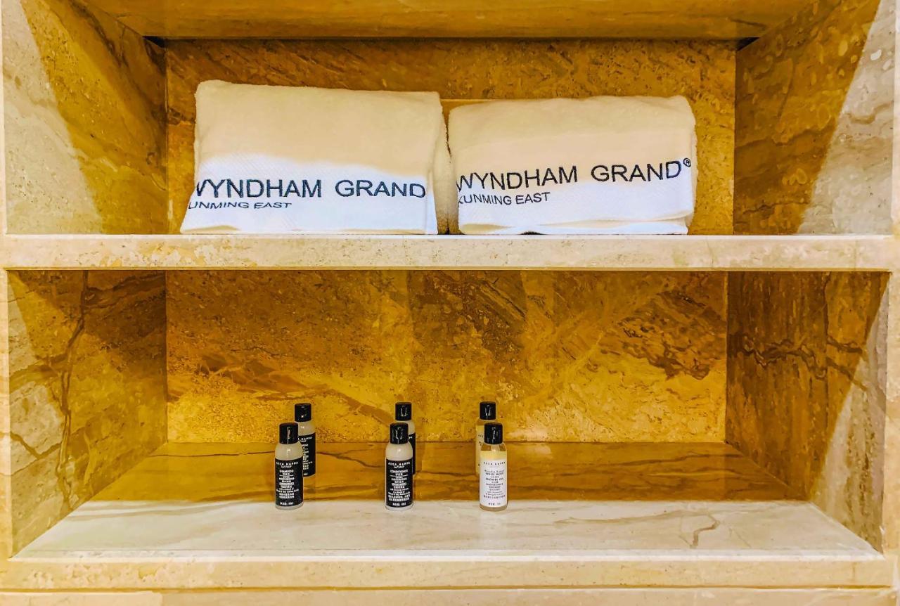 Отель Wyndham Grand Kunming East Экстерьер фото