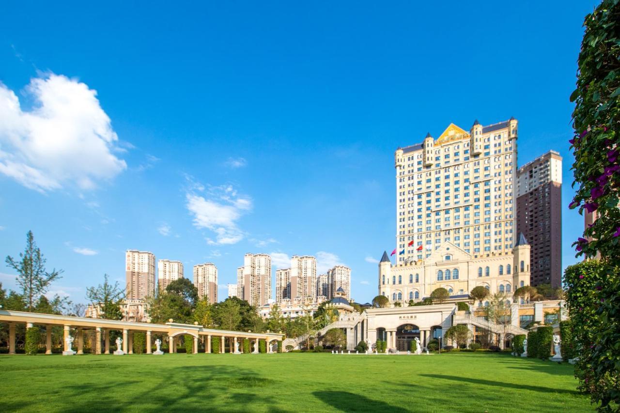 Отель Wyndham Grand Kunming East Экстерьер фото