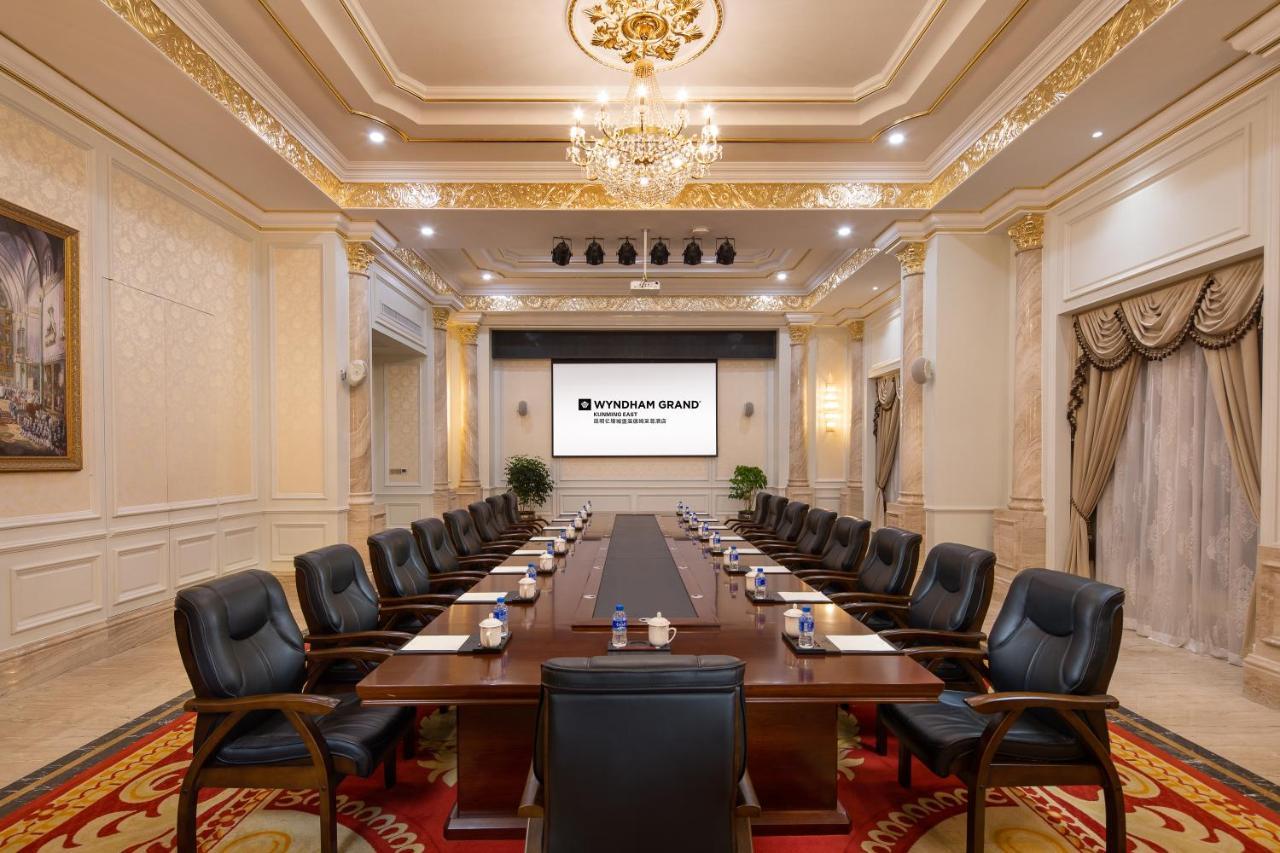 Отель Wyndham Grand Kunming East Экстерьер фото