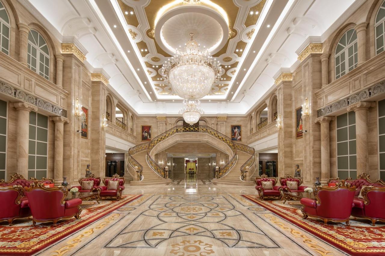 Отель Wyndham Grand Kunming East Экстерьер фото