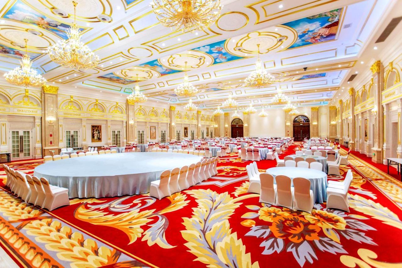 Отель Wyndham Grand Kunming East Экстерьер фото