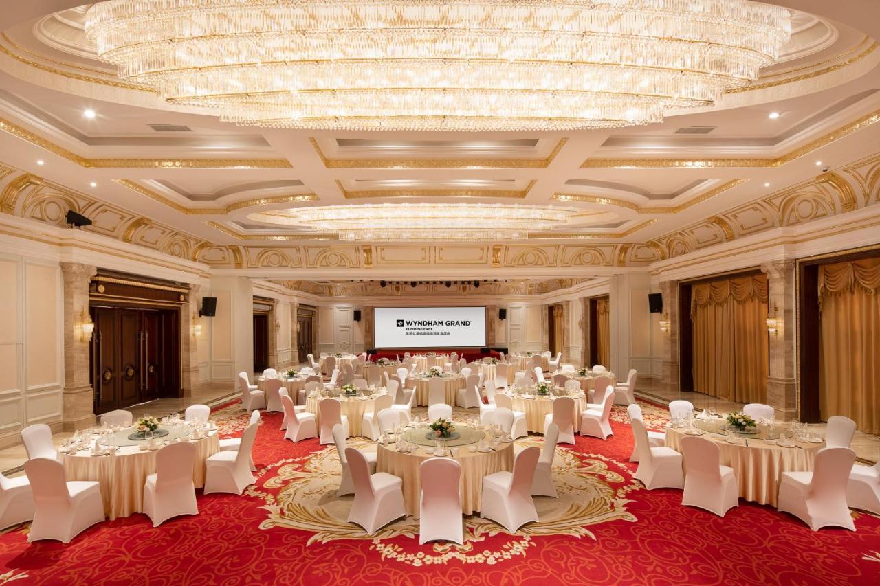 Отель Wyndham Grand Kunming East Экстерьер фото