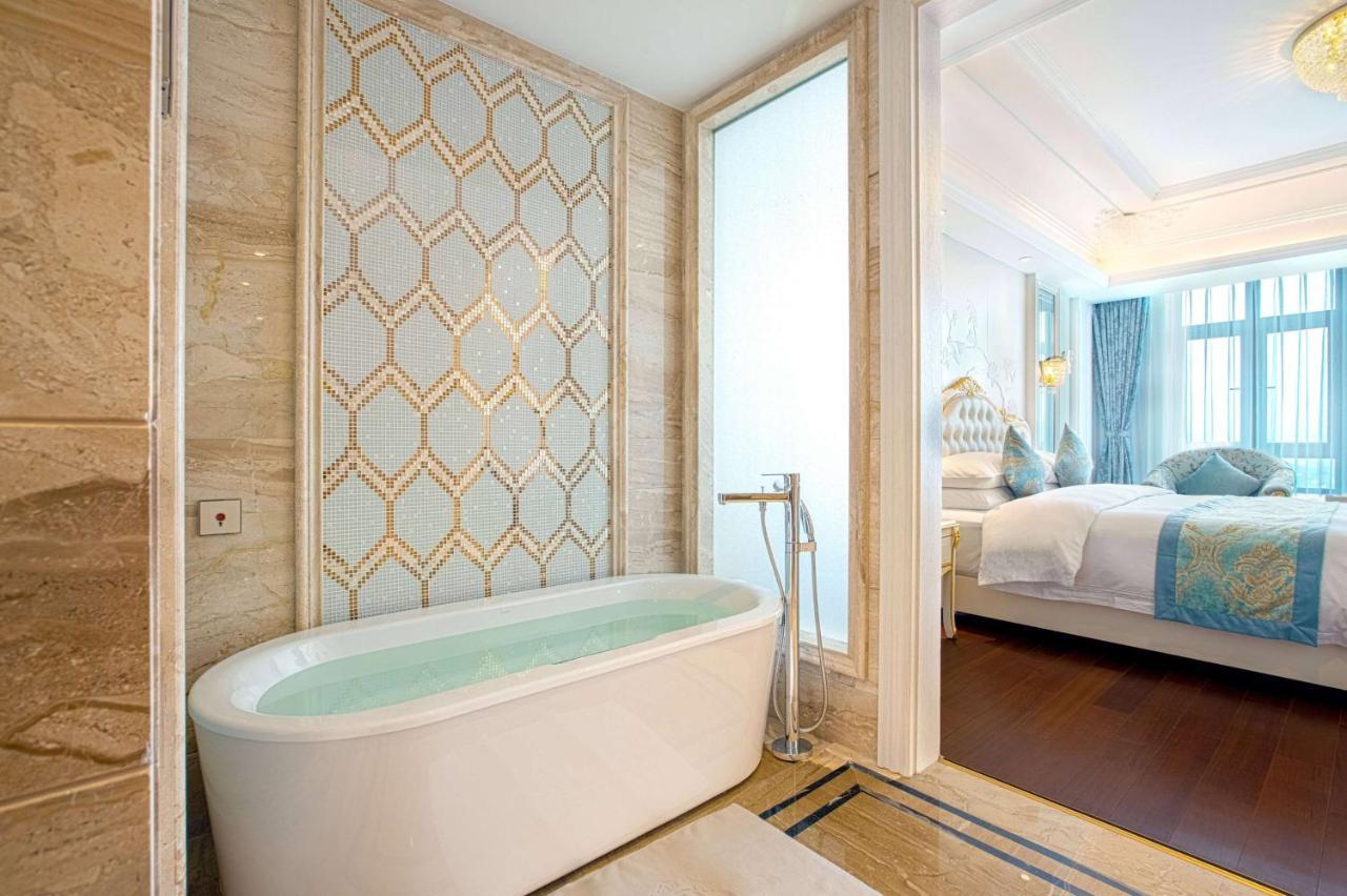 Отель Wyndham Grand Kunming East Экстерьер фото