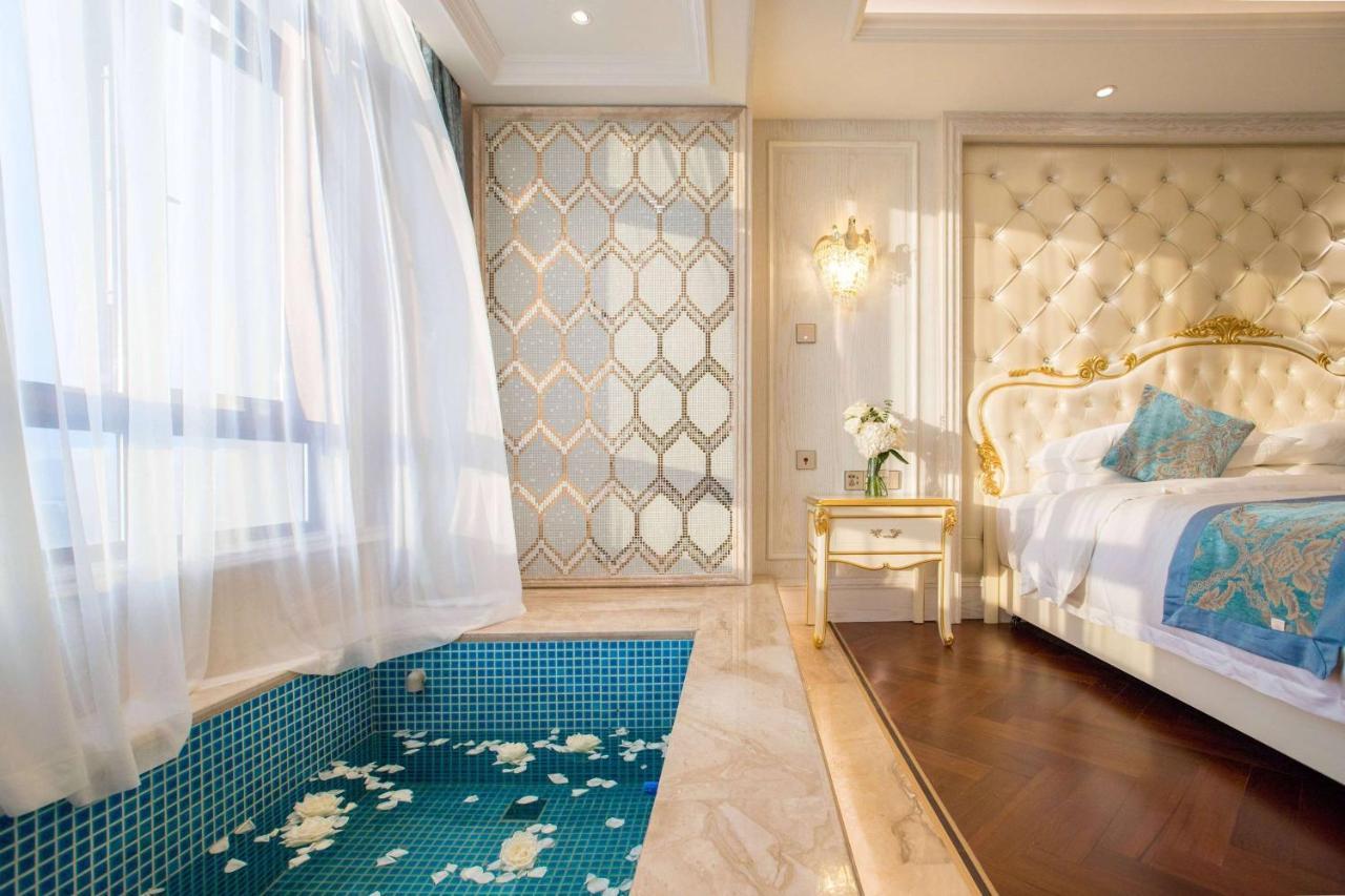 Отель Wyndham Grand Kunming East Экстерьер фото