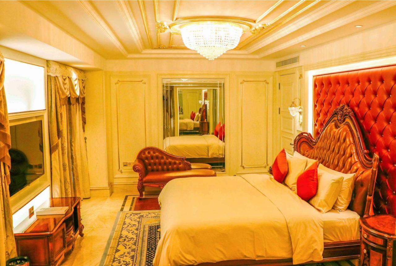 Отель Wyndham Grand Kunming East Экстерьер фото