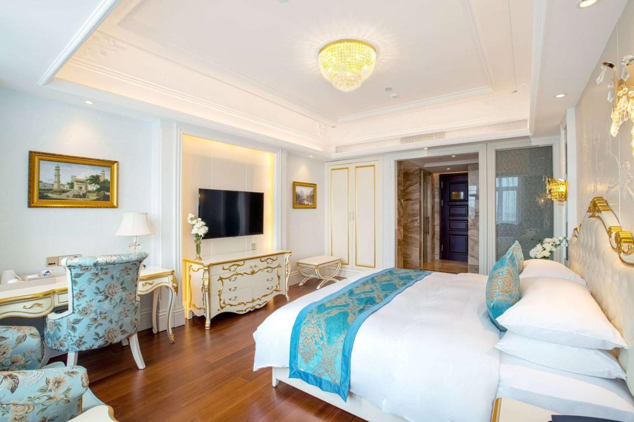 Отель Wyndham Grand Kunming East Экстерьер фото