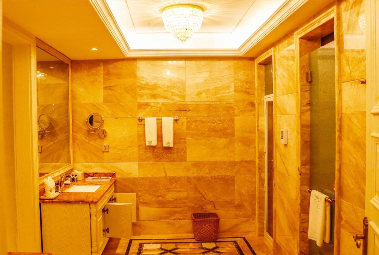 Отель Wyndham Grand Kunming East Экстерьер фото